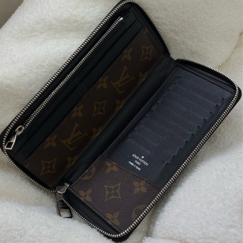 LV Monogram 黑邊旅行拉鍊長夾-7