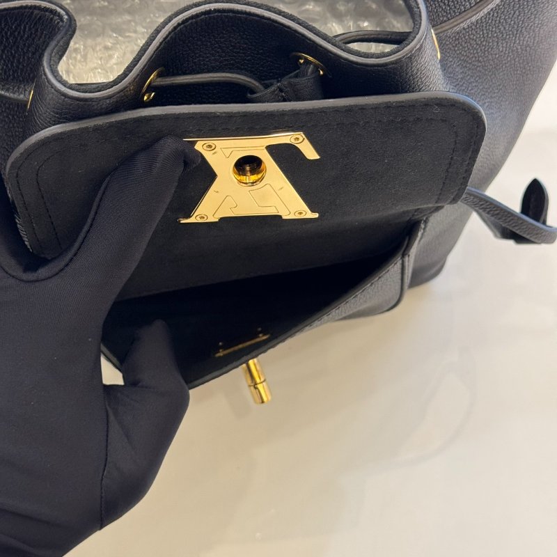 *SHIHNA名牌精品* LV M57687 LOCKME BUCKET BAG 黑色水桶包-7