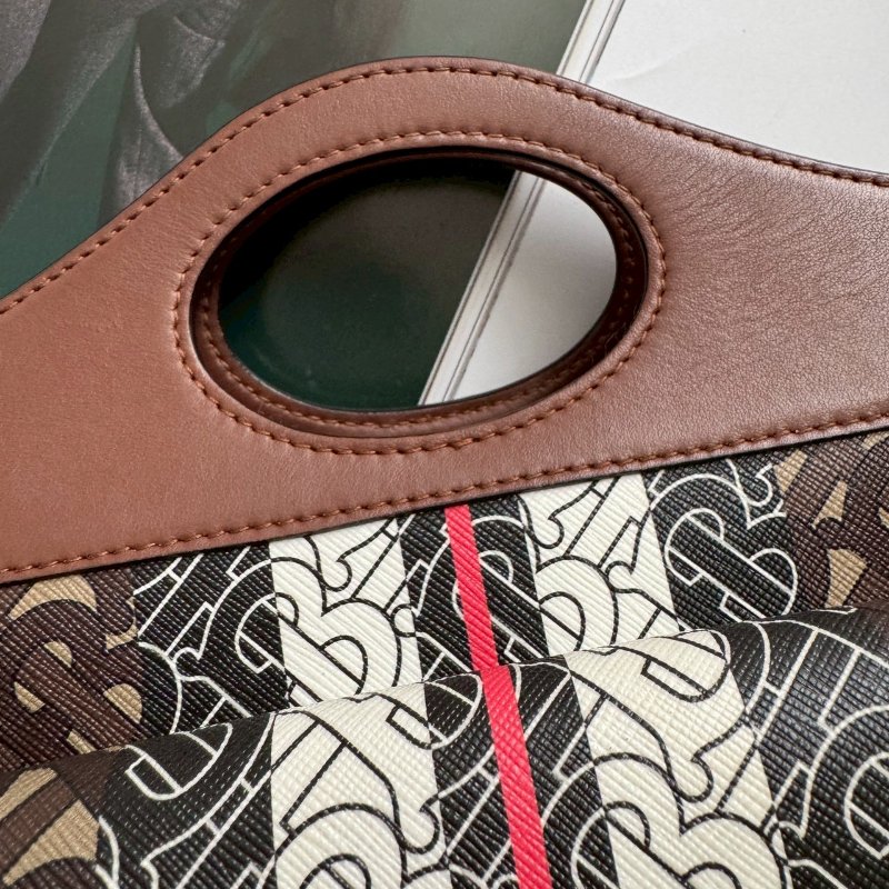 🎉熱賣款 BURBERRY 咖啡色滿版TB Logo 信封包 斜背包-2