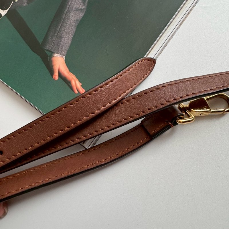 🎉熱賣款 BURBERRY 咖啡色滿版TB Logo 信封包 斜背包-5