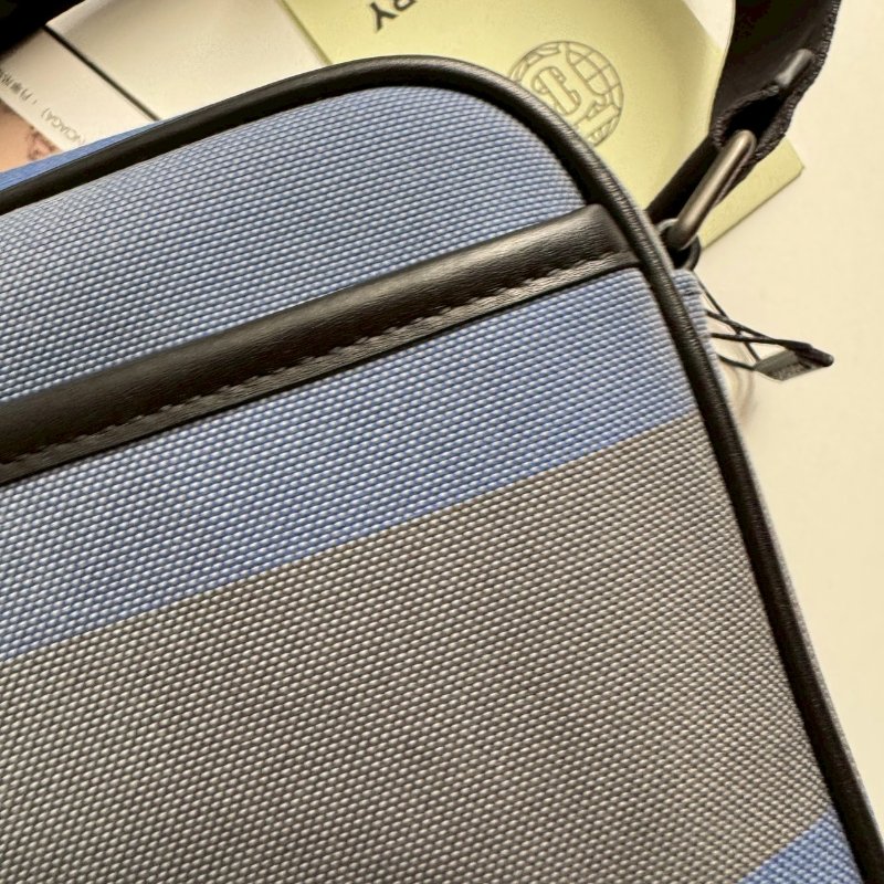✨閒置99成新 BURBERRY 藍灰拼黑色多功能相機包 外出包-4