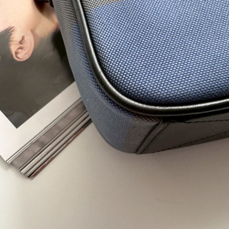 ✨閒置99成新 BURBERRY 藍灰拼黑色多功能相機包 外出包-6