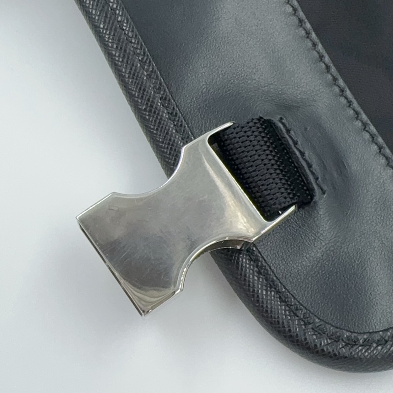 Prada黑尼龍銀三角釦下蓋郵差斜背包-16