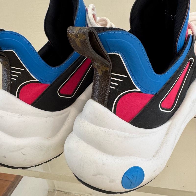 LV粉/藍白底運動鞋 37.5號-24