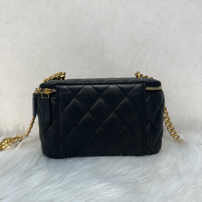 Chanel AP3301 黑羊皮金口山茶花金球斜背包 化妝包-2