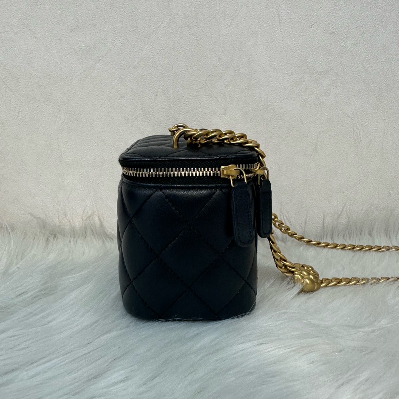 Chanel AP3301 黑羊皮金口山茶花金球斜背包 化妝包-3