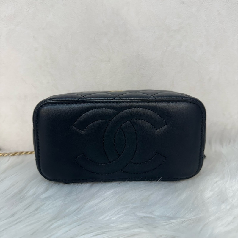 Chanel AP3301 黑羊皮金口山茶花金球斜背包 化妝包-4