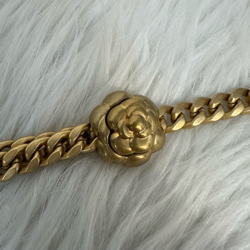 Chanel AP3301 黑羊皮金口山茶花金球斜背包 化妝包-25