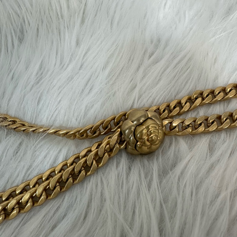 Chanel AP3301 黑羊皮金口山茶花金球斜背包 化妝包-28