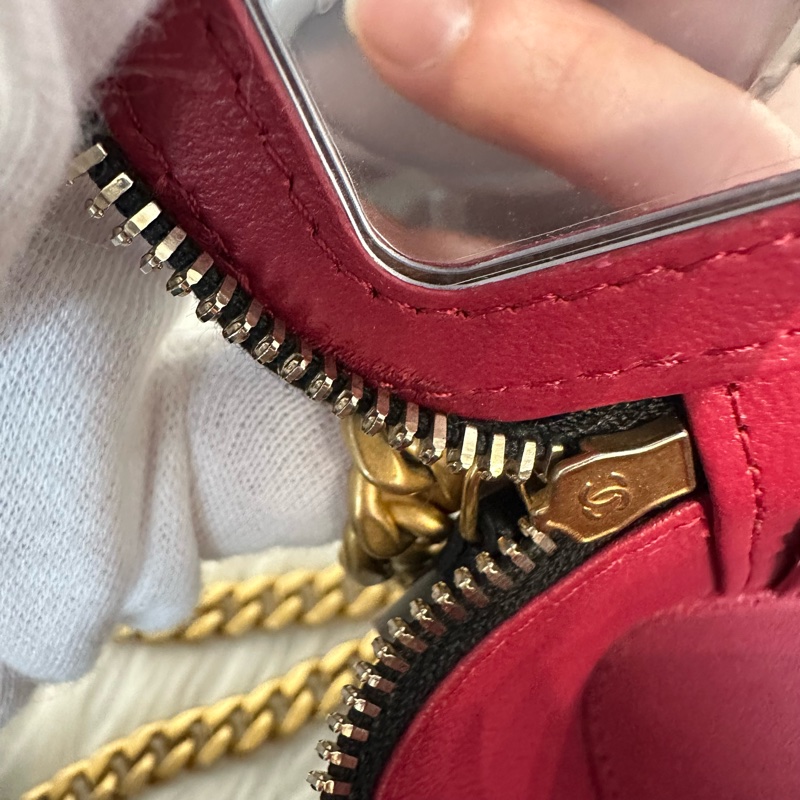 Chanel AP3301 黑羊皮金口山茶花金球斜背包 化妝包-36