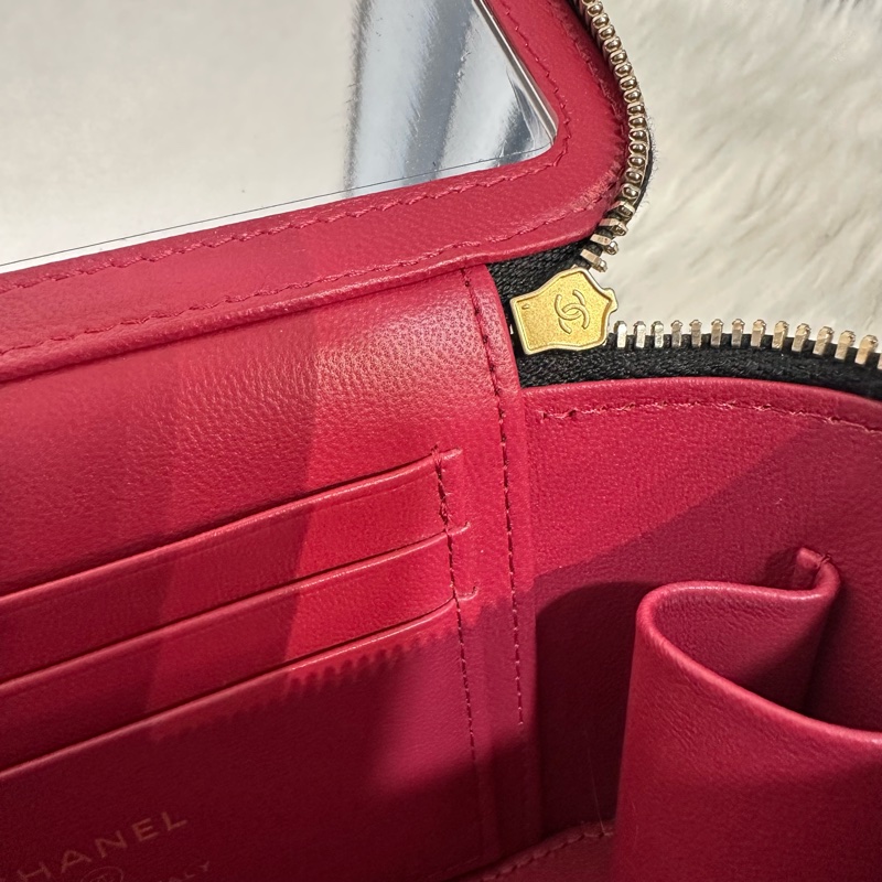 Chanel AP3301 黑羊皮金口山茶花金球斜背包 化妝包-38