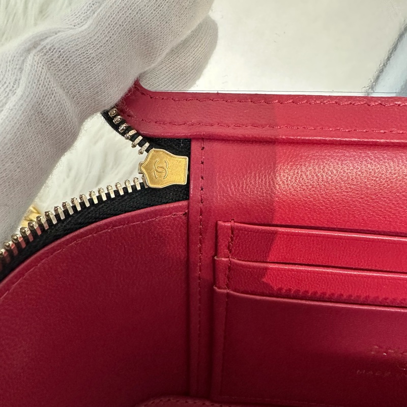 Chanel AP3301 黑羊皮金口山茶花金球斜背包 化妝包-39