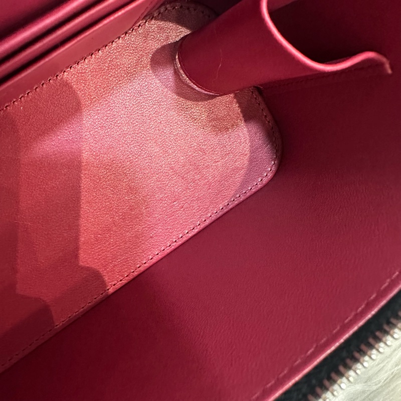 Chanel AP3301 黑羊皮金口山茶花金球斜背包 化妝包-41