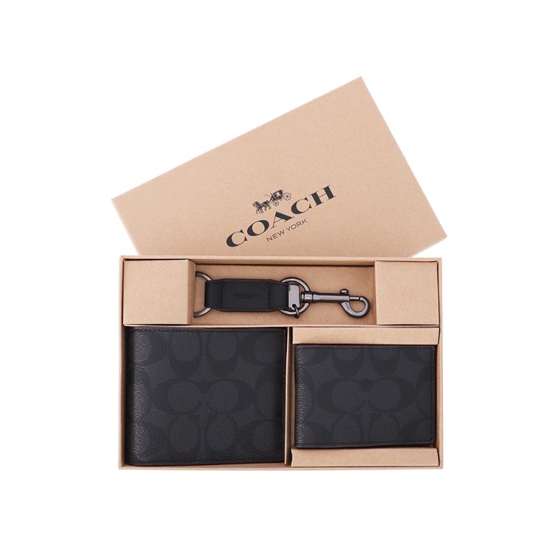 【COACH】經典款短夾+卡夾+鑰匙圈禮盒組-黑灰-4