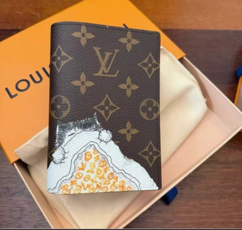 LV 與Grace Coddingon 聯名 限量貓咪護照套 M25753-0