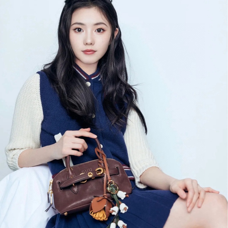 Miu Miu 女士 Aventure 單肩包均碼碼常規、28cm*10cm*16.5cm-1