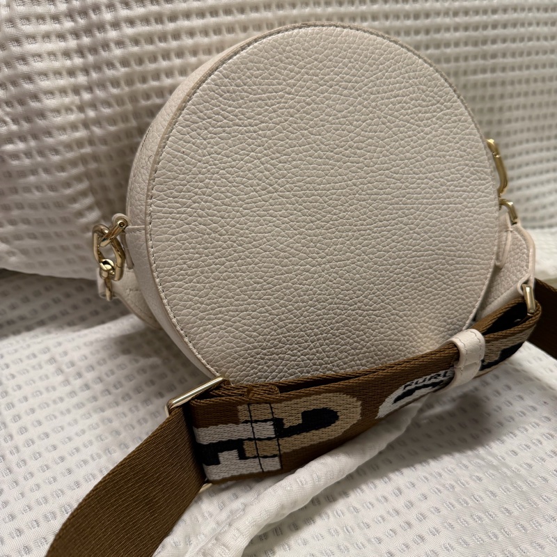 Furla 白色小圓餅-1