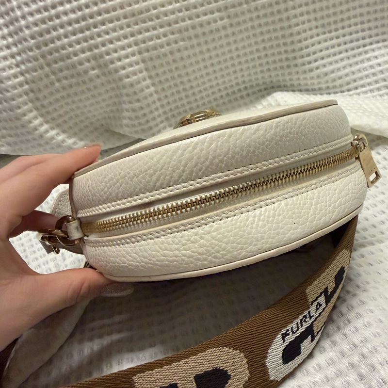 Furla 白色小圓餅-2