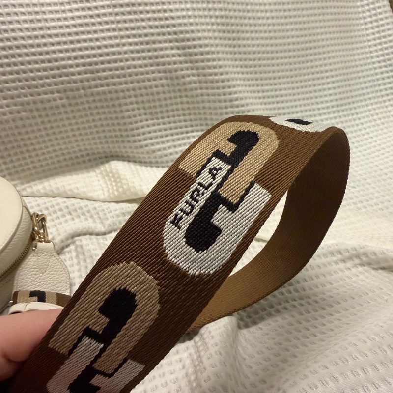 Furla 白色小圓餅-4