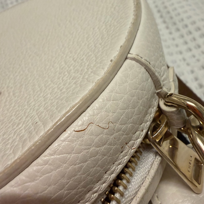Furla 白色小圓餅-7