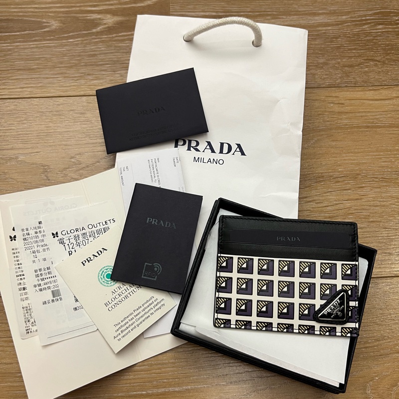 Prada卡夾全新正品-3