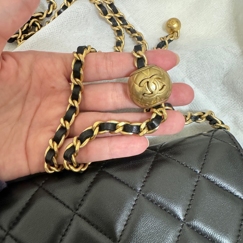 Chanel 金球羊皮WOC（可調節背帶長度）-4