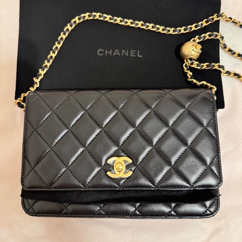 Chanel 金球羊皮WOC（可調節背帶長度）