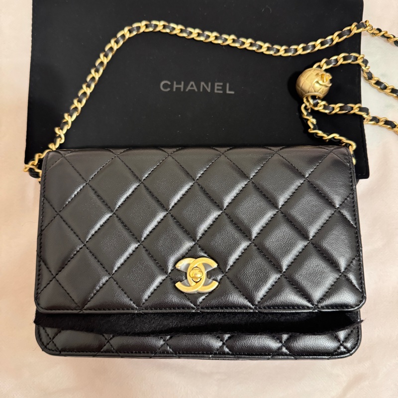 Chanel 金球羊皮WOC（可調節背帶長度）-0