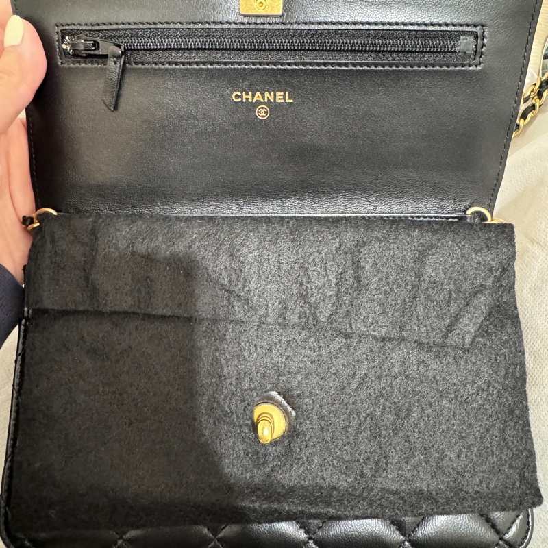 Chanel 金球羊皮WOC（可調節背帶長度）-2
