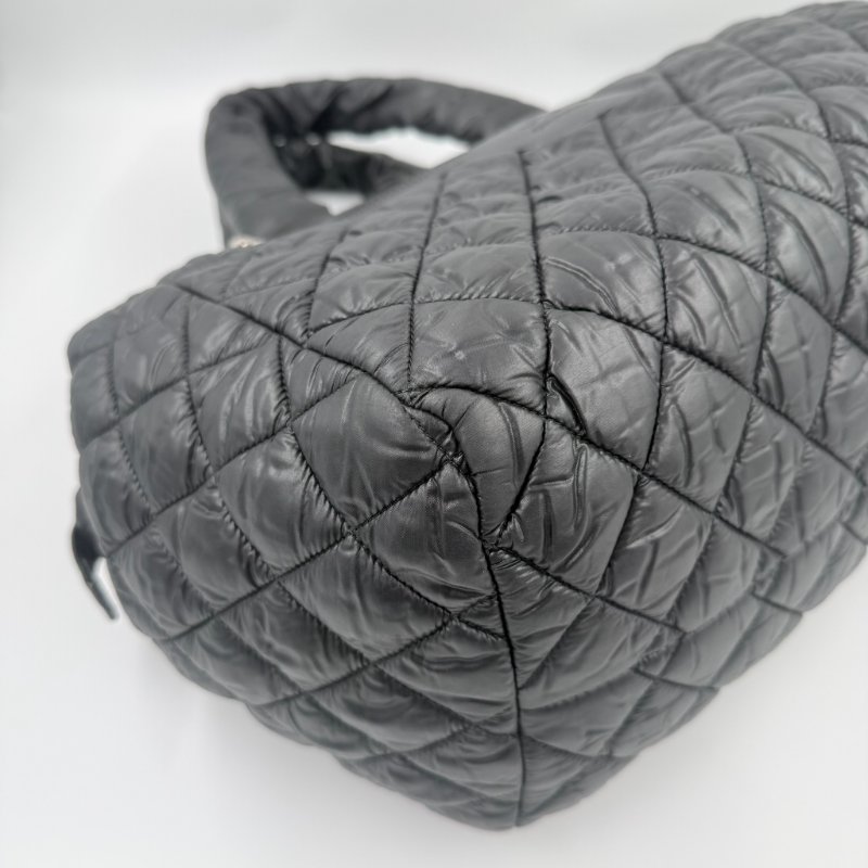 CHANEL - 黑色尼龍拉鍊Coco Cocoon 羽絨手提包-8