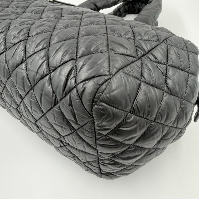 CHANEL - 黑色尼龍拉鍊Coco Cocoon 羽絨手提包-9