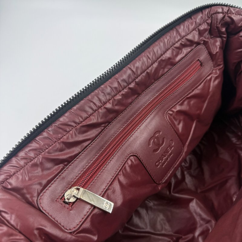 CHANEL - 黑色尼龍拉鍊Coco Cocoon 羽絨手提包-25