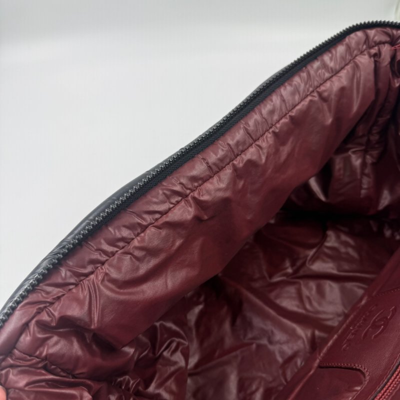 CHANEL - 黑色尼龍拉鍊Coco Cocoon 羽絨手提包-26