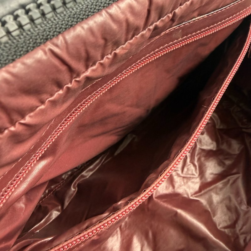 CHANEL - 黑色尼龍拉鍊Coco Cocoon 羽絨手提包-29