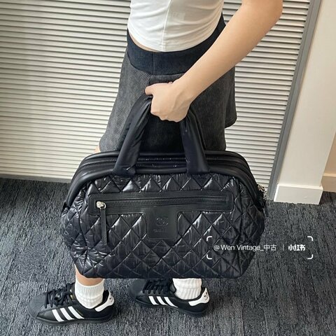 CHANEL - 黑色尼龍拉鍊Coco Cocoon 羽絨手提包