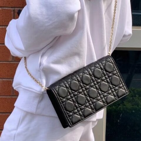 DIOR - 黑色金釦羊皮藤格紋Lady Dior Pouch斜背包