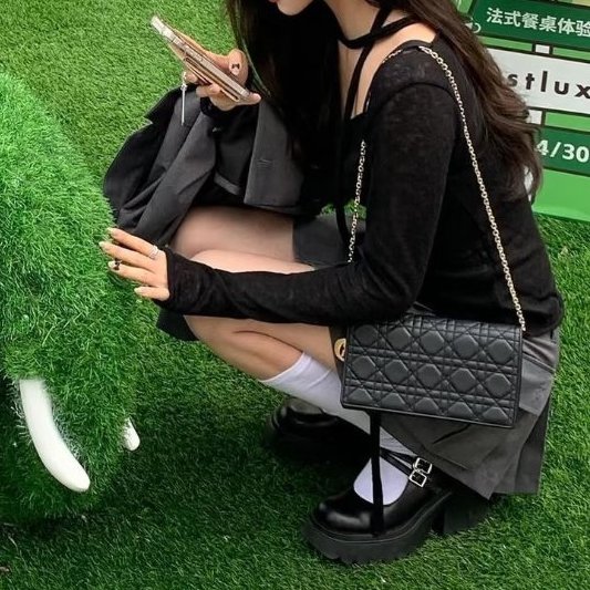 DIOR - 黑色金釦羊皮藤格紋Lady Dior Pouch斜背包-1