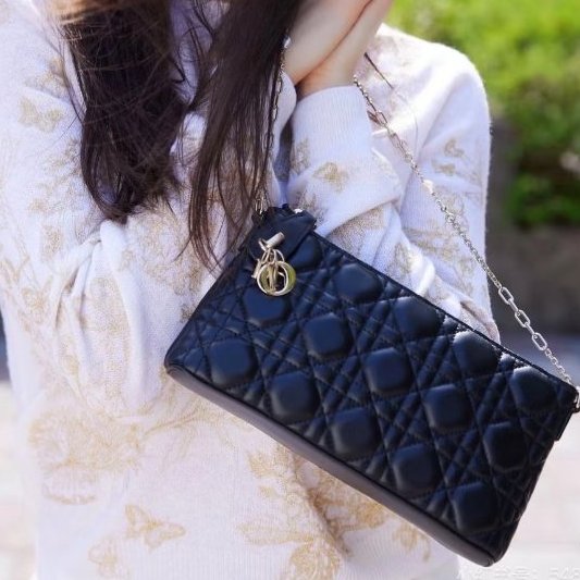 DIOR - 黑色金釦羊皮藤格紋Lady Dior Pouch斜背包-2