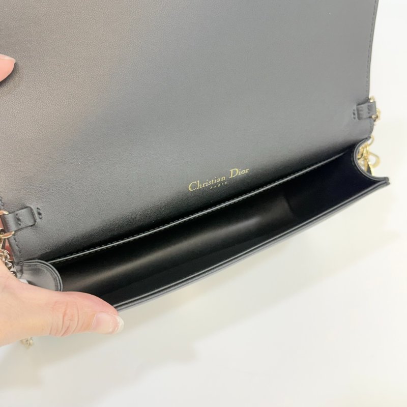 DIOR - 黑色金釦羊皮藤格紋Lady Dior Pouch斜背包-14