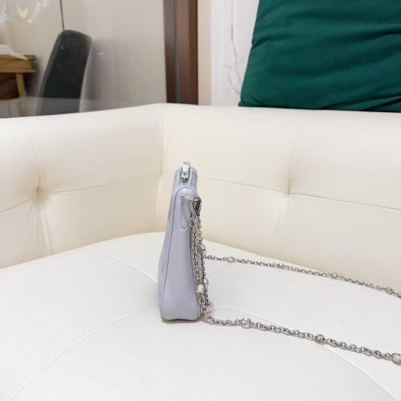 MIU MIU Matelassé 淺藍  鏈條拉鍊 羊皮 手提肩背斜背包19*4*16  98新配件塵袋-3