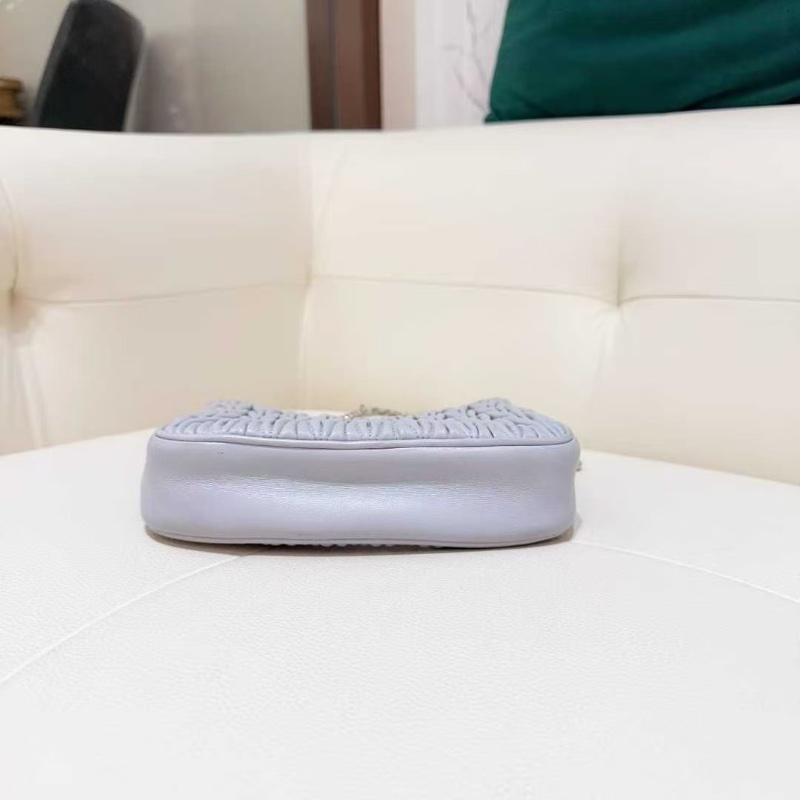 MIU MIU Matelassé 淺藍  鏈條拉鍊 羊皮 手提肩背斜背包19*4*16  98新配件塵袋-4