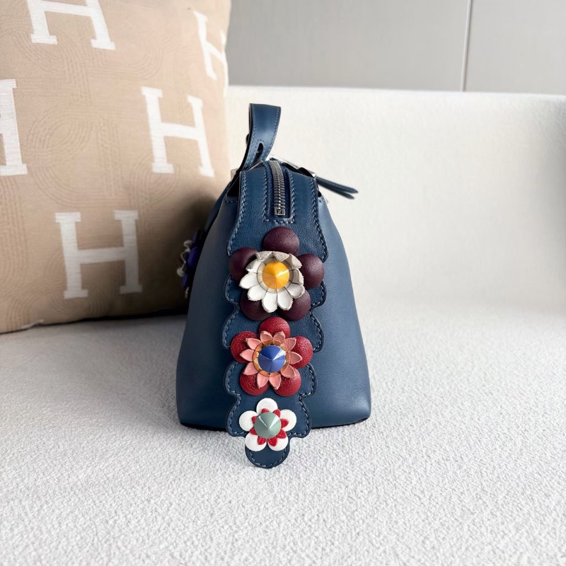 Fendi Bytheway手提斜背包 藍色 牛皮 立體花朵設計28*17*12 98新配件塵袋肩帶購證掛飾-6