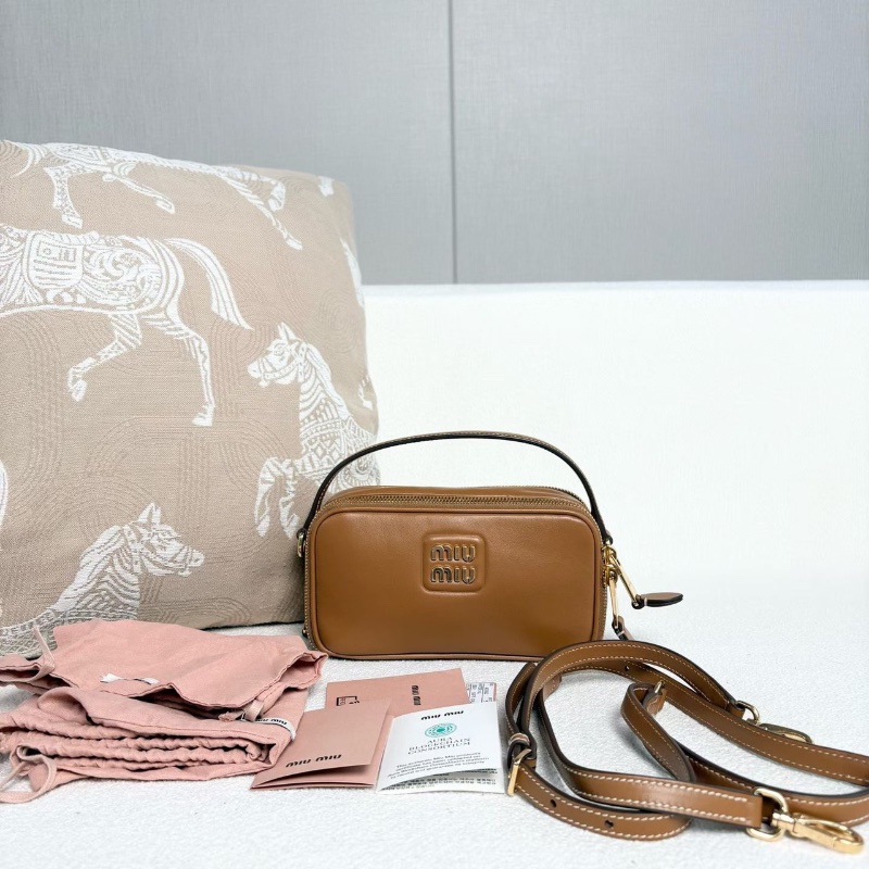 MiuMiu保齡球相機包棕色金扣 羊皮 20*10*6.5 99新配件肩帶塵袋-1