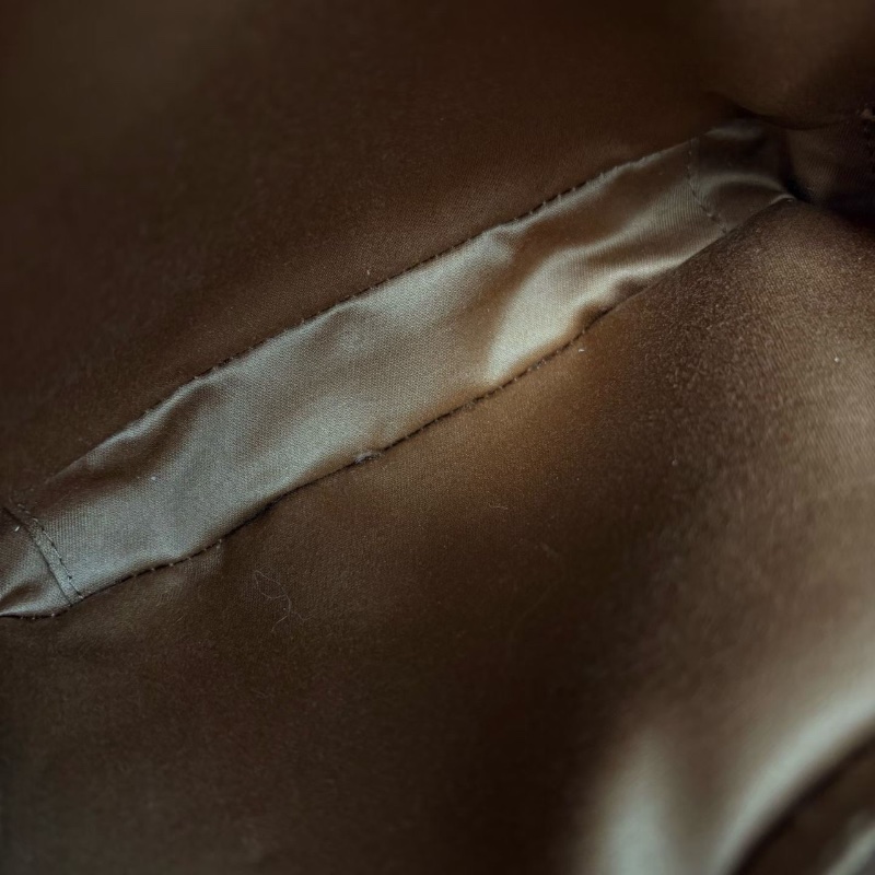 MiuMiu保齡球相機包棕色金扣 羊皮 20*10*6.5 99新配件肩帶塵袋-2