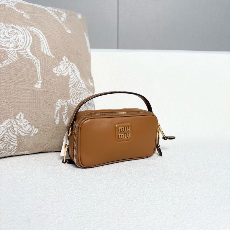 MiuMiu保齡球相機包棕色金扣 羊皮 20*10*6.5 99新配件肩帶塵袋-3