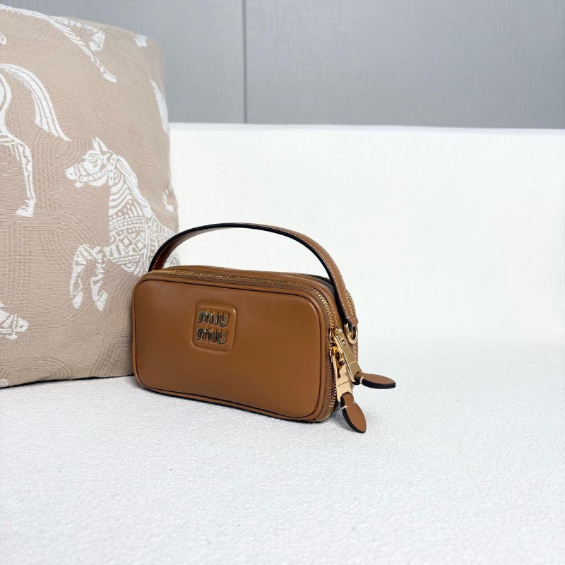 MiuMiu保齡球相機包棕色金扣 羊皮 20*10*6.5 99新配件肩帶塵袋-5
