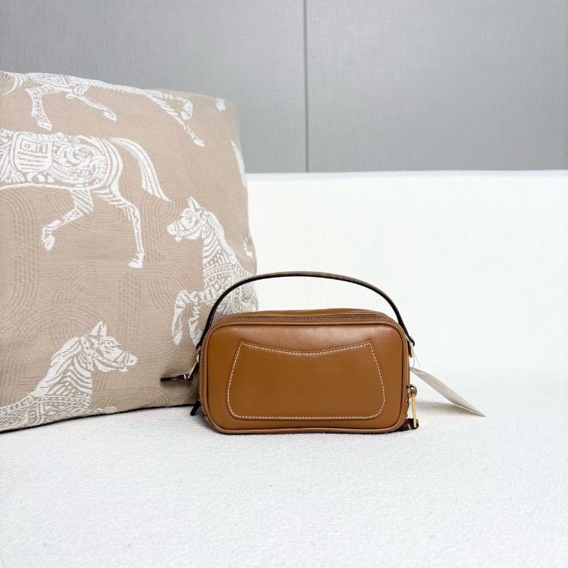 MiuMiu保齡球相機包棕色金扣 羊皮 20*10*6.5 99新配件肩帶塵袋-6