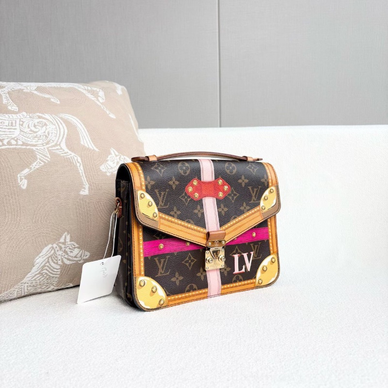 LV限量宮廷塗鴉郵差包  24*19*5 98新配件肩帶塵袋-3