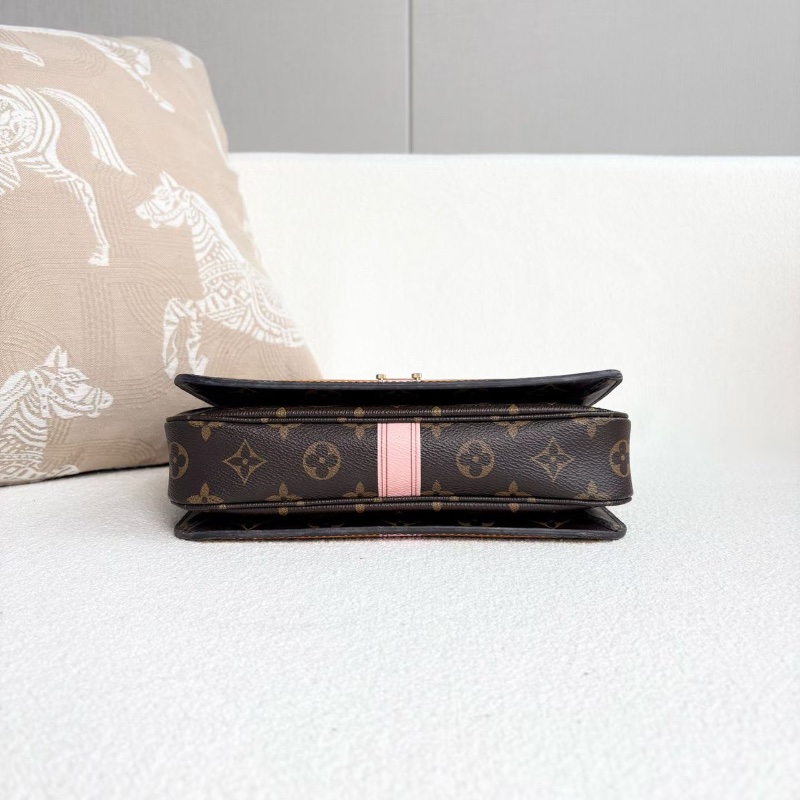 LV限量宮廷塗鴉郵差包  24*19*5 98新配件肩帶塵袋-4