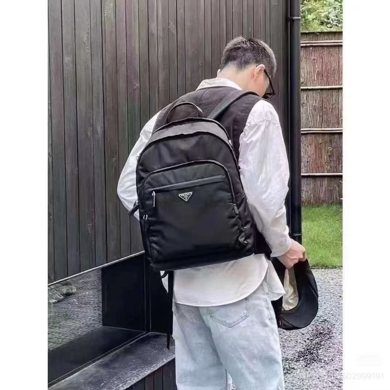 Prada黑色尼龍後背包32*39*16 98新配件塵袋-0